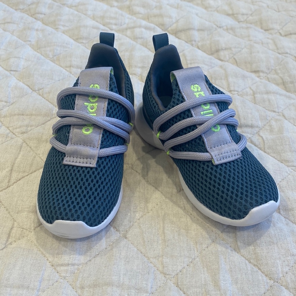 🏷 Kids Adidas Sneakers